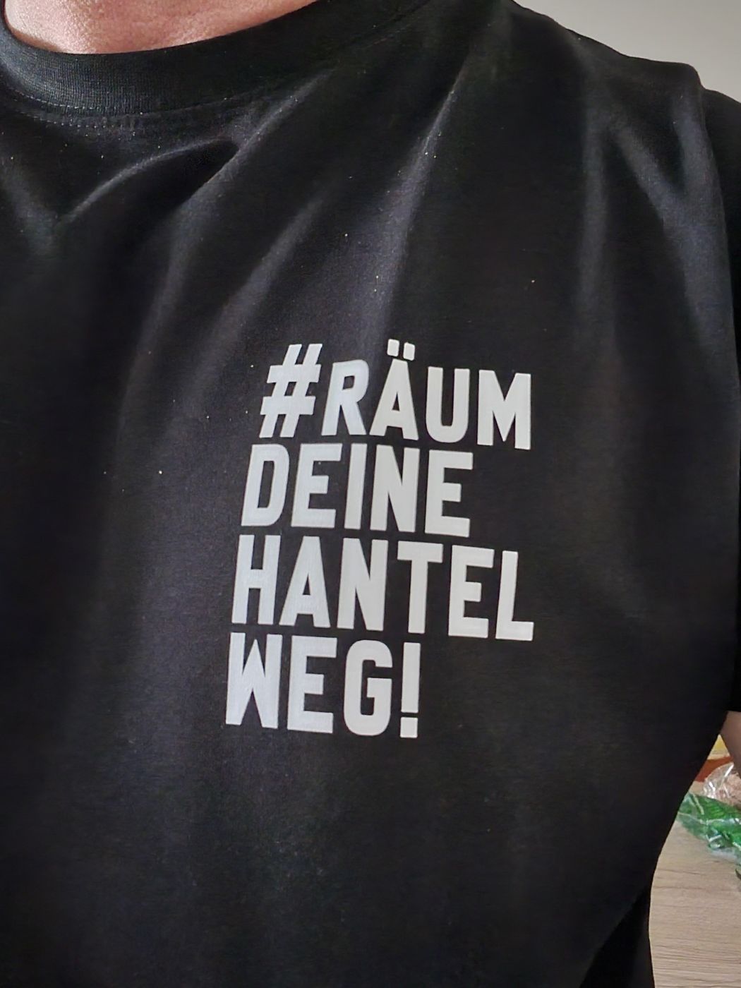 Shirt mit Schriftzug Räum deine Hantel weg
