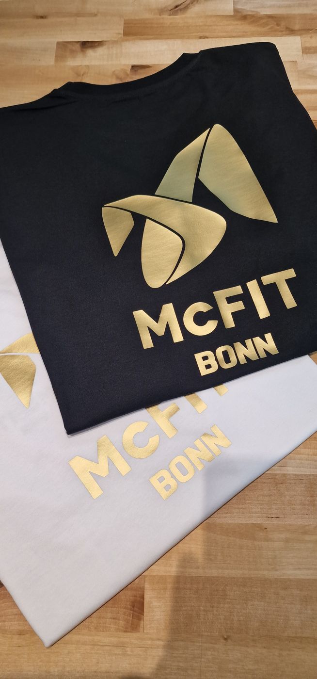 Shirts mit goldenem Rückendruck