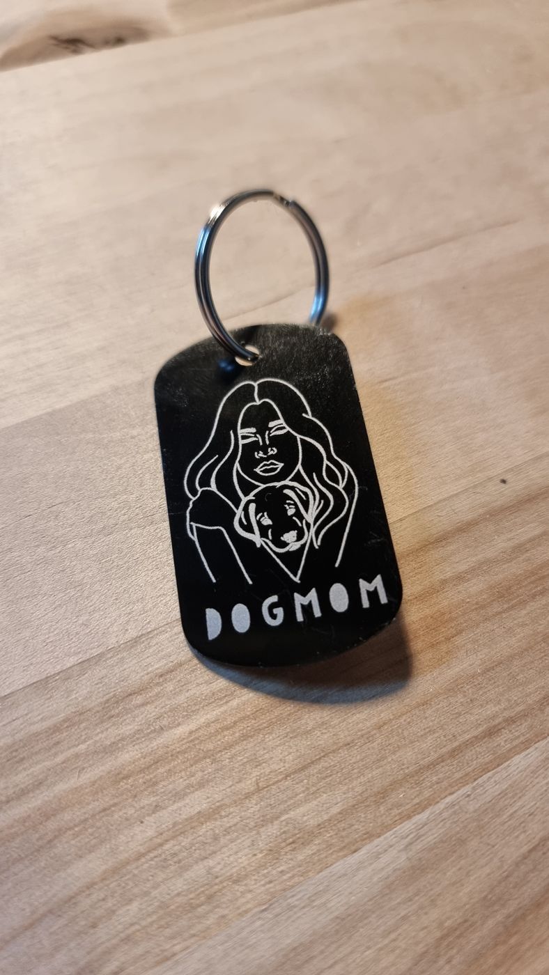 Metall-Anhänger mit Dogmom-Gravur