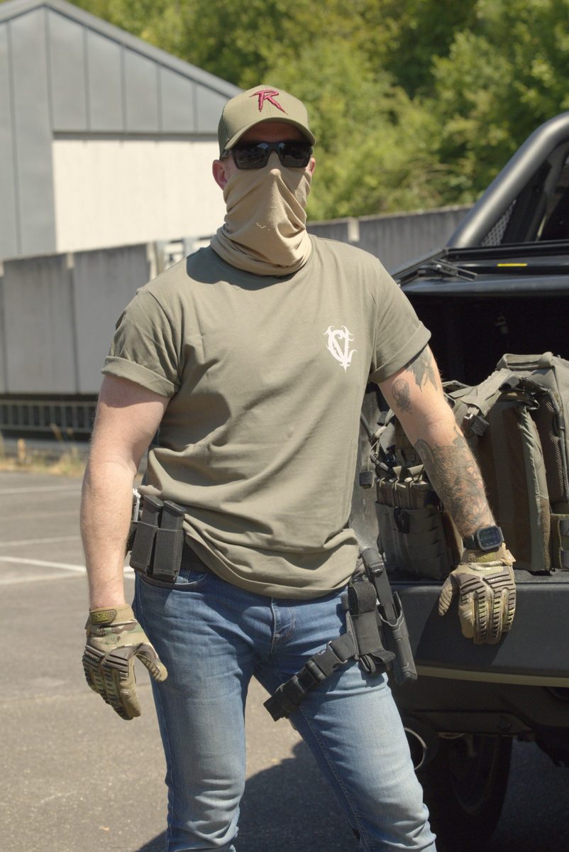 Olivfarbenes Valor-Company-Shirt mit Logo
